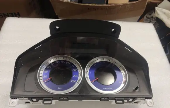 Volvo XC60 Speedometer (instrument cluster) 36001888 69799760U 31343495AA