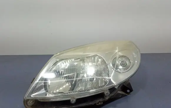 Dacia Sandero Headlight/headlamp 8200733878