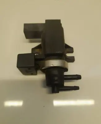 Audi A4 S4 B6 8E 8H Turbo solenoid valve 8e0906628a