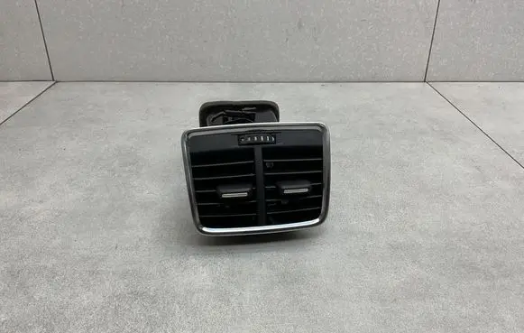 Audi Q3 8U Rear air vent grill 8U0819203A