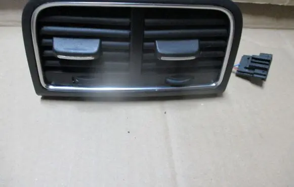 Audi A4 S4 B8 8K Rear air vent grill 8K0819203