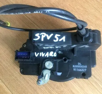 Opel Vivaro Front door lock 91166227 8200008248