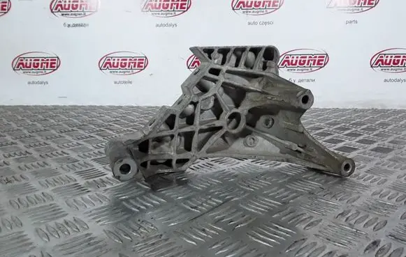 Volkswagen Golf V Engine mounting bracket 03G199207F