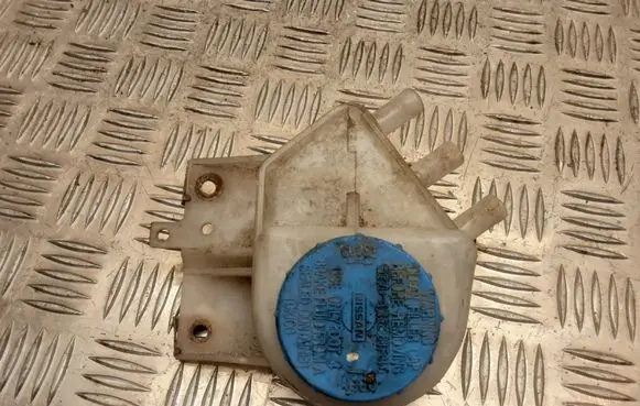Nissan Almera Tino Brake fluid reservoir 