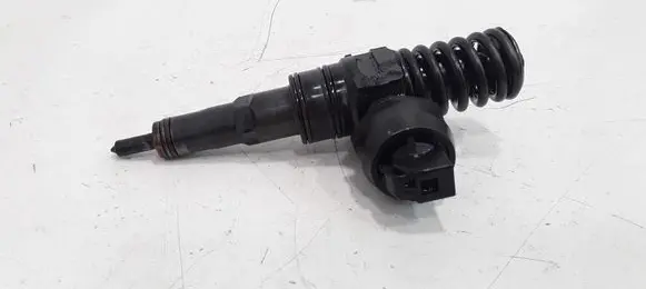 Volkswagen PASSAT B5.5 Fuel injector 038130073BA