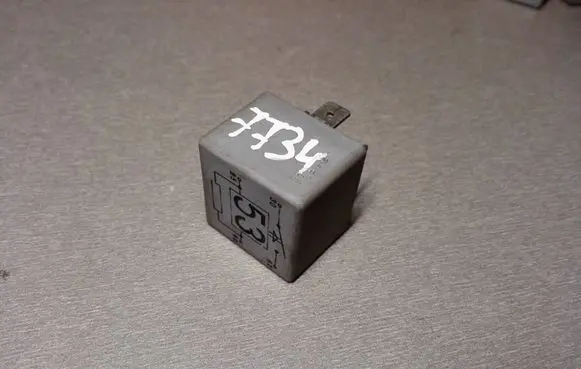 Volkswagen PASSAT B5 Other relay 141951253B 20240072