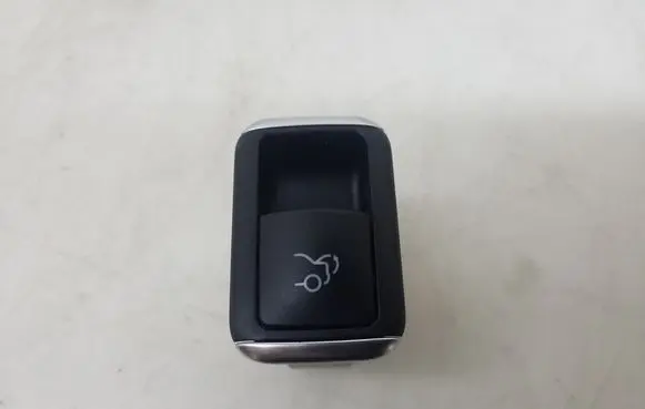 Mercedes-Benz E W212 Tailgate opening switch A2129059200