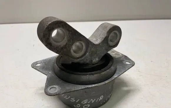Opel Insignia A Engine mount bracket 13322171