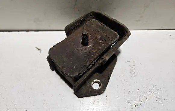 Mitsubishi Pajero Engine mount bracket MB436331