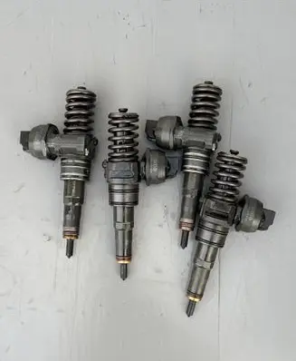 Skoda Octavia Mk2 (1Z) Fuel injectors set 038130080AX 0986441517