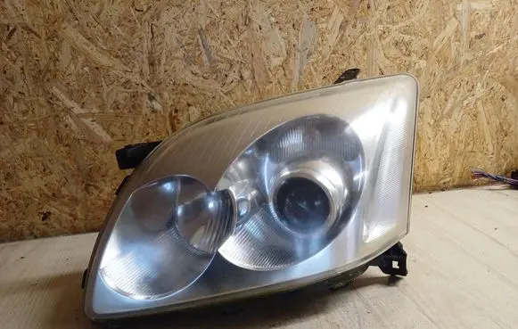 Toyota Avensis T250 Headlight/headlamp 0543