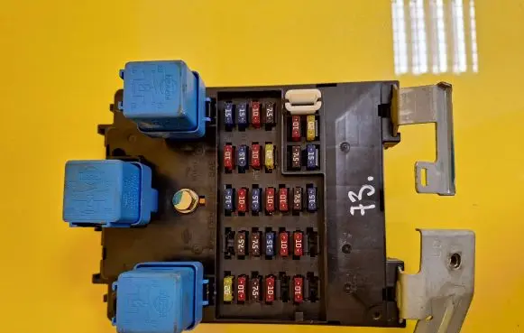 Nissan Micra Fuse box set 6F71005991