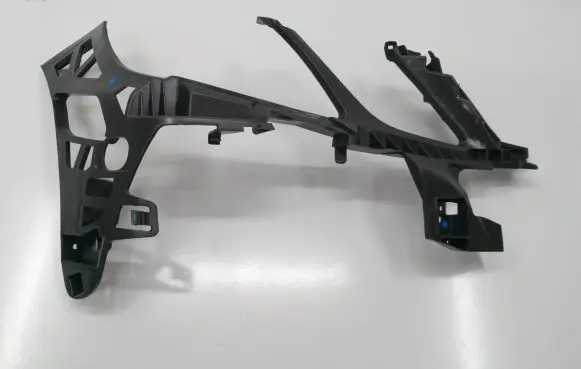 Mercedes-Benz E AMG W212 Front bumper mounting bracket A2128852265