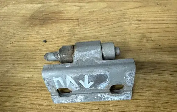 Volvo V70 Front door lower hinge 