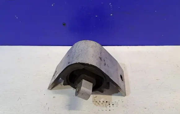 Jaguar XE Gearbox mount GEARBOXMOUNT