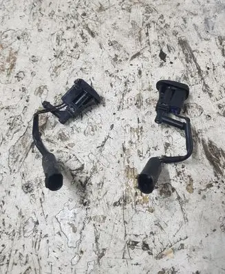 BMW 1 E81 E87 Windshield washer spray nozzle 7110851