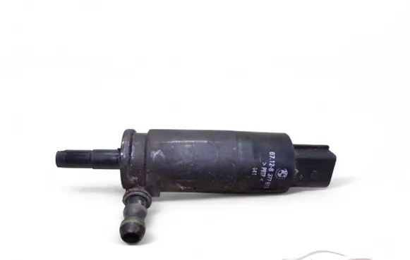 BMW 5 E39 Windscreen/windshield washer pump 8377613 67128377613