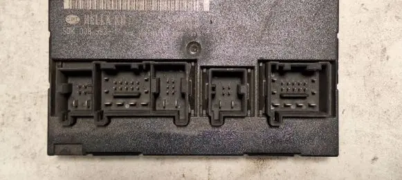 Volkswagen Caddy Comfort/convenience module S0301H02 05620810 5DK00858317