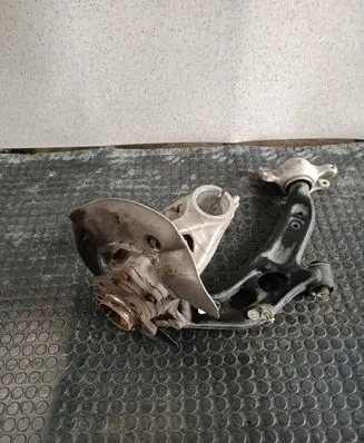 BMW 2 Active Tourer U06 Front wheel hub spindle knuckle 6890172