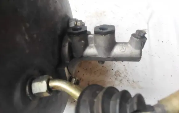Mercedes-Benz C W202 Master brake cylinder 0044301630