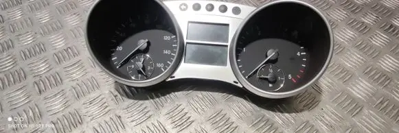 Mercedes-Benz ML W164 Speedometer (instrument cluster) A2519003300