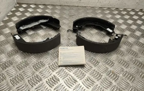 Volkswagen Transporter - Caravelle T3 Brake pads (rear) 03013701482