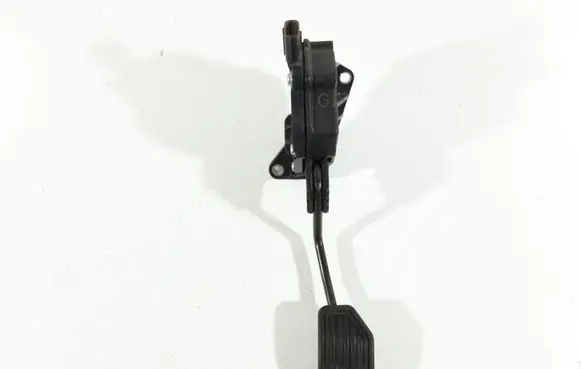 Toyota RAV 4 (XA30) Accelerator throttle pedal 7811042030 1988007280 7811142010
