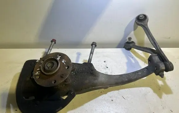 Front wheel hub