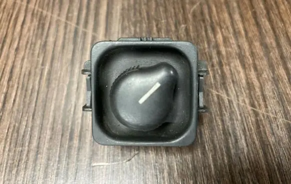Wing mirror switch