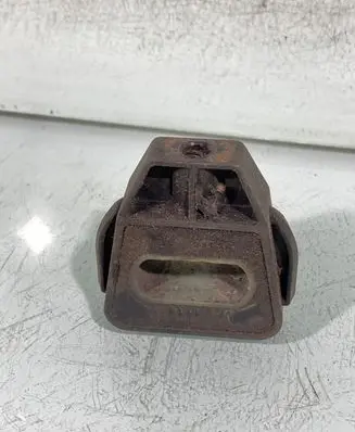 Radiator mount bracket
