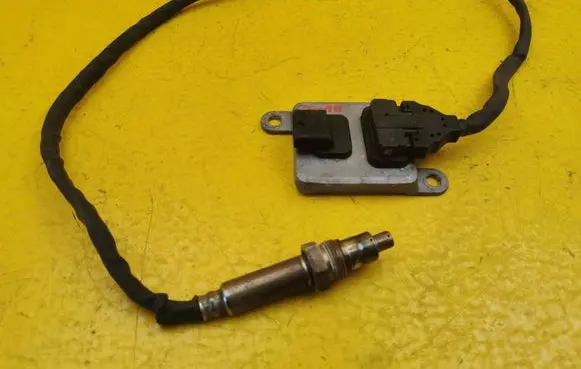 Mercedes-Benz ML W166 Lambda probe sensor A0009051612