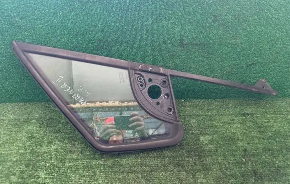 Citroen Berlingo Front door vent window glass four-door 