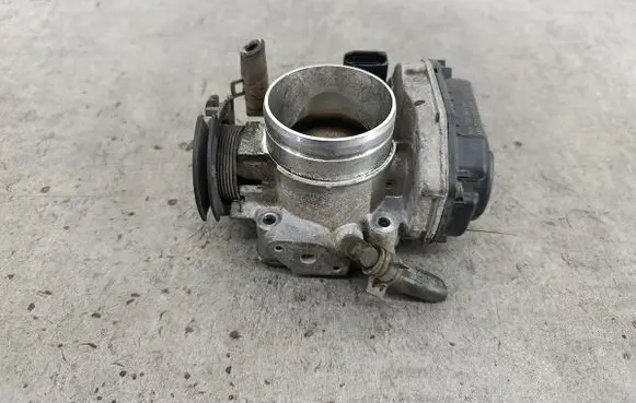 Volkswagen Golf IV Throttle body valve