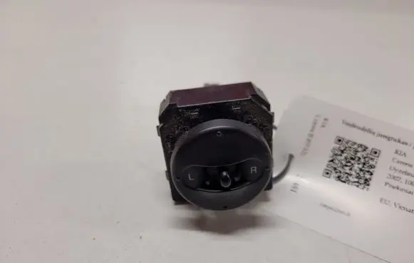 Wing mirror switch