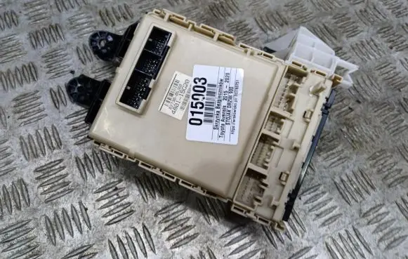 Toyota Avensis T270 Fuse box set
