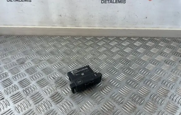 Audi A3 S3 8P Gateway control module 1K0907530G