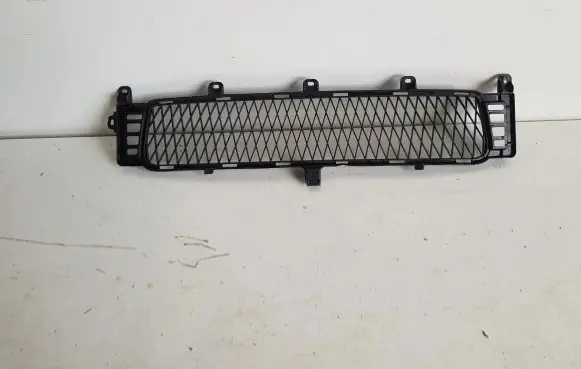 Lexus IS 200-300 Quarter panel pressure vent 5311253130