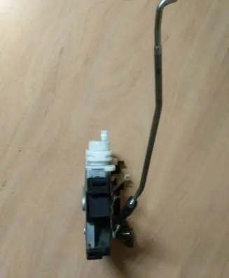 Audi A4 S4 B5 8D Front door lock 4D1837016D