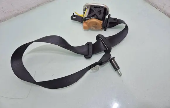 Hyundai Tucson JM Front seatbelt 888102E301