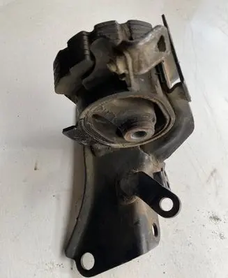 Toyota Avensis T250 Engine mount bracket 23730R010