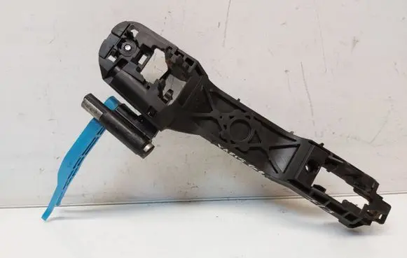 Rear door exterior handle/bracket