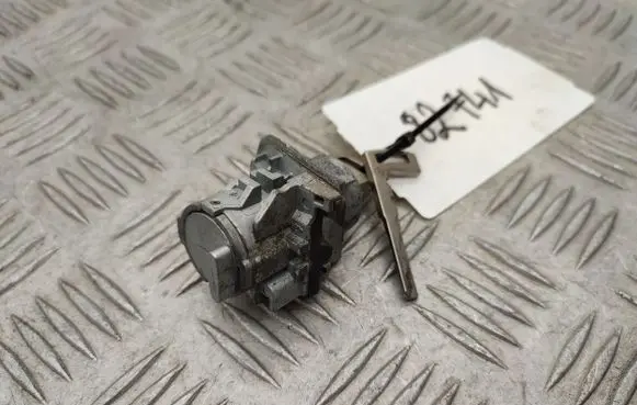 Mercedes-Benz E W213 Front door lock (next to the handle) 