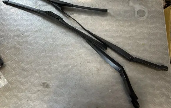 Ford Explorer Front wiper blade arm BB5317C495AF BB5317B589AF