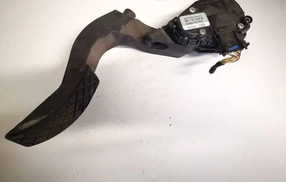 Audi A4 S4 B6 8E 8H Accelerator throttle pedal 8e1721523b 6pv008376-01