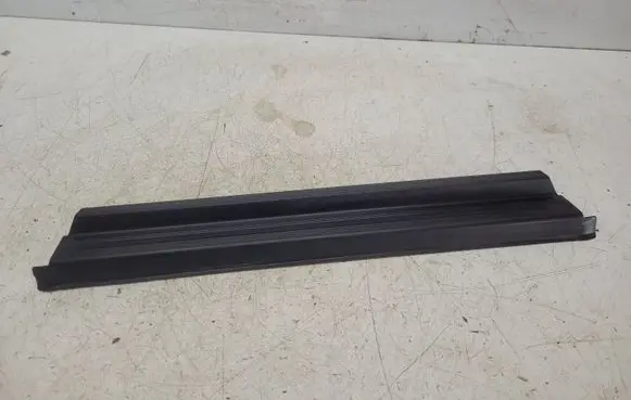 Mercedes-Benz 190 W201 Rear sill trim cover