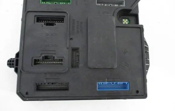 Renault Megane III Central body control module 284B11486R S180098701 5CMX95