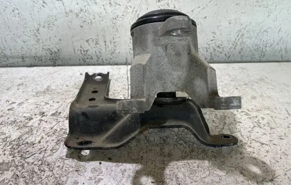 Nissan Maxima A35 Engine mount bracket