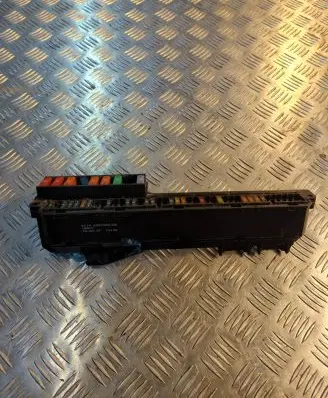BMW 5 E60 E61 Fuse module 6957330