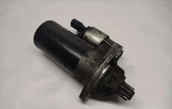 Volkswagen Transporter - Caravelle T5 Starter motor 005831423
