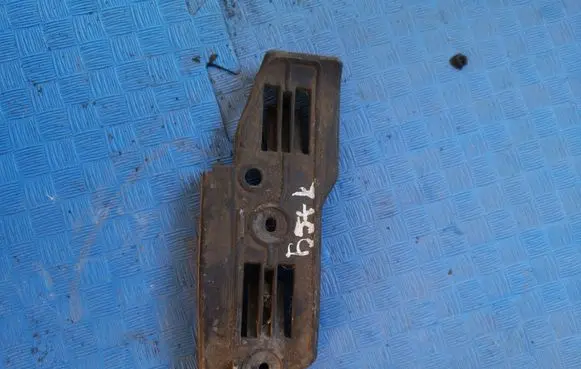 Volkswagen PASSAT B5 Fender mounting bracket 3BO807183E